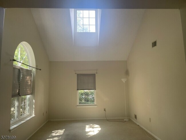 Building Photo - 17 Cameo Ct