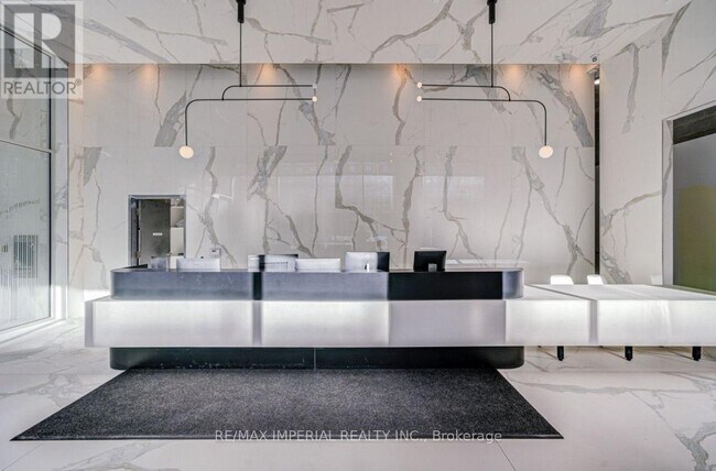 Building Photo - 88 Queen St E