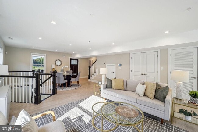 Photo - 901 Lawrence St NE House