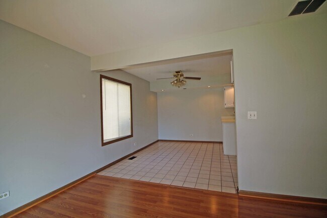 Building Photo - 115 S Hale Ave