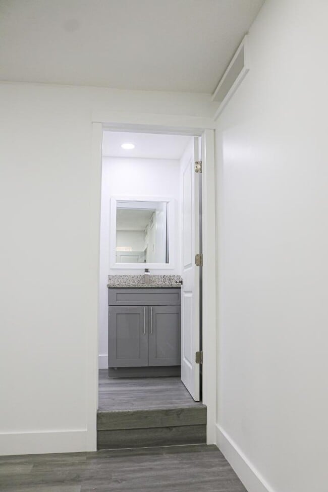 Foto del edificio - 2958 Bermuda Ave S