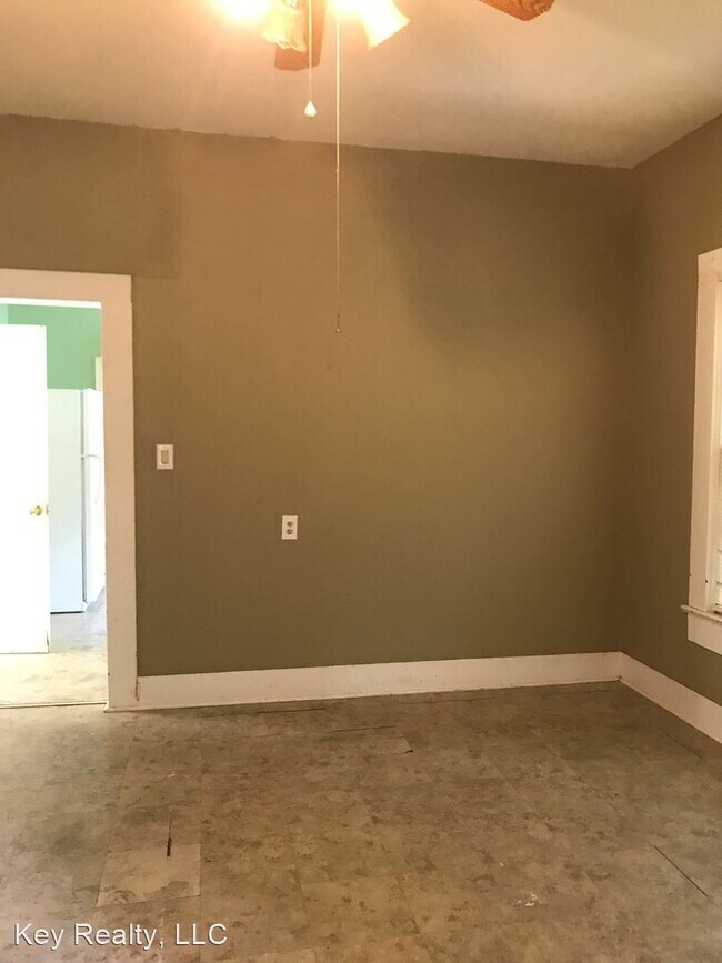 Building Photo - 3 br, 2 bath House - 200 Reagan St.