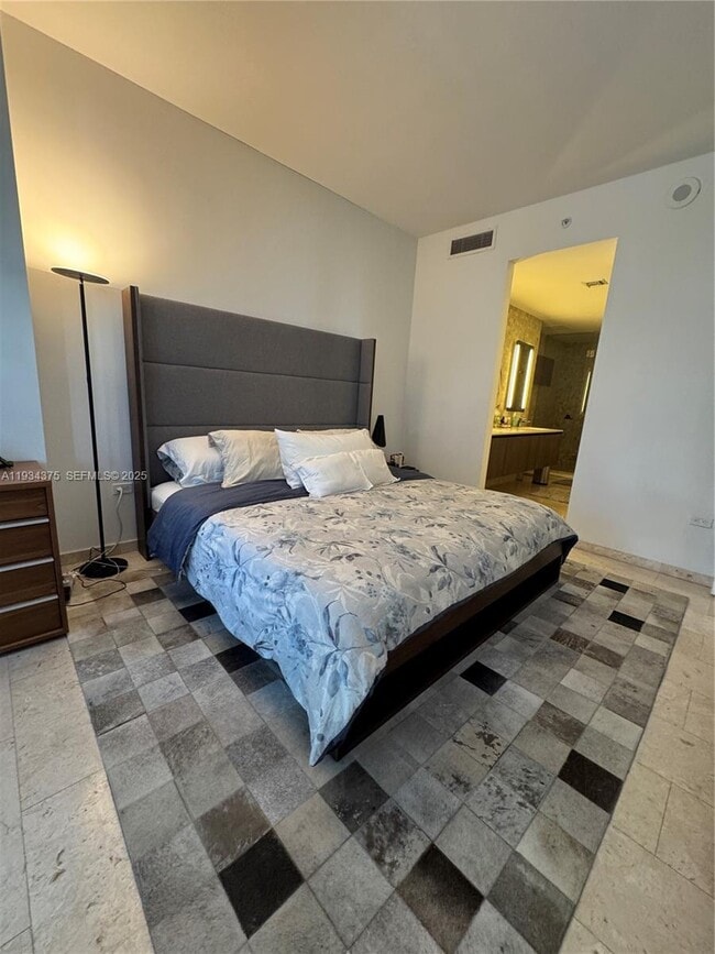 Foto del edificio - 88 SW 7th St