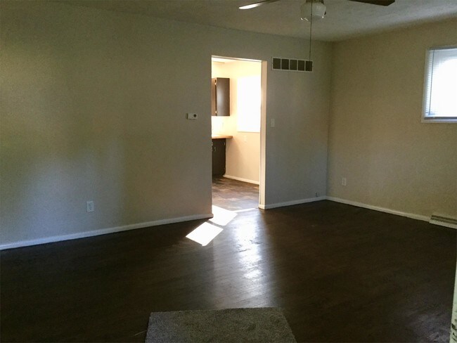 Foto del edificio - 1810 S Twyckenham Dr