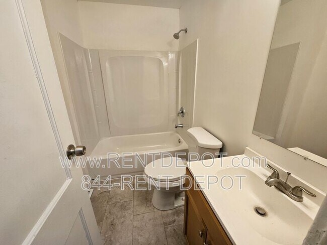 Foto del edificio - 1528 SE Riverside Dr