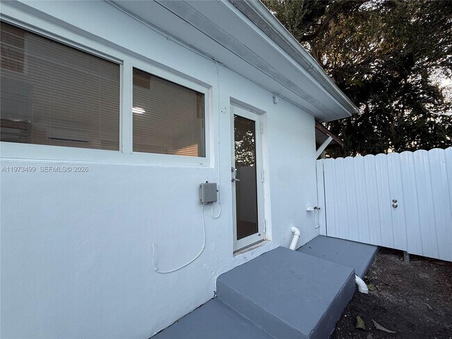 Foto del edificio - 1122 NW 32nd Ct