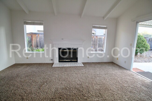 Building Photo - 2348 Briarwood Pl