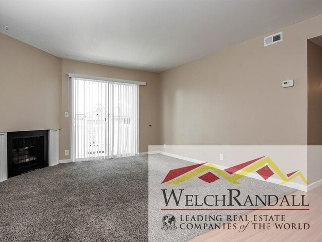 Building Photo - 2 Bedroom 1 Bath Roy Condo.