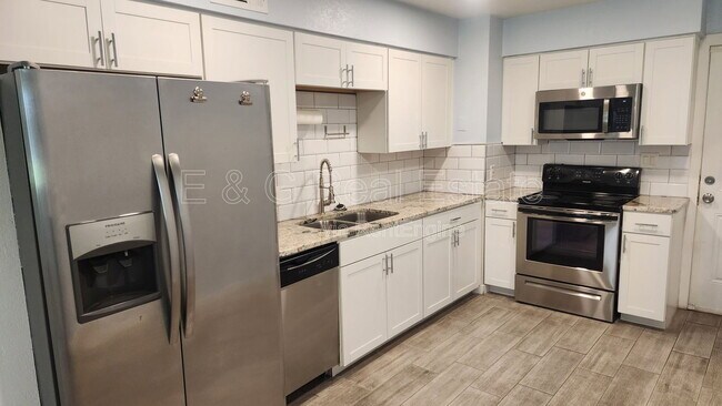 Foto del edificio - 6819 N 12th St