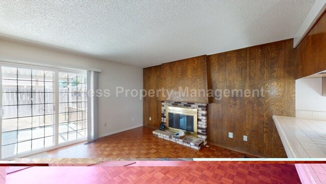 Building Photo - 1441 Montclair Dr