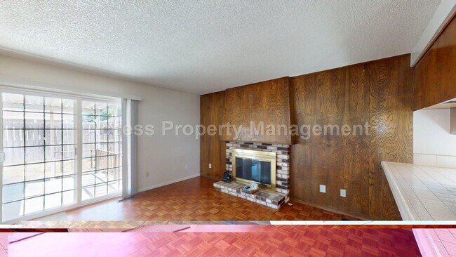 Foto del edificio - 1441 Montclair Dr