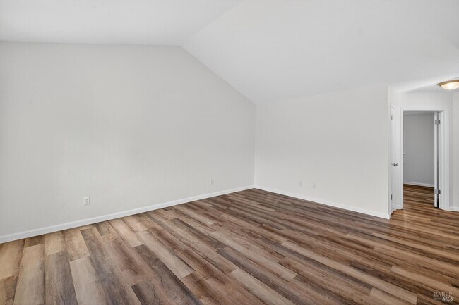 Foto del edificio - 663 Spring Ln