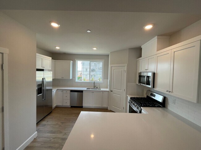 Foto del edificio - Beaverton Brand New ~ 3 Bed 3.5 Bath TownH...
