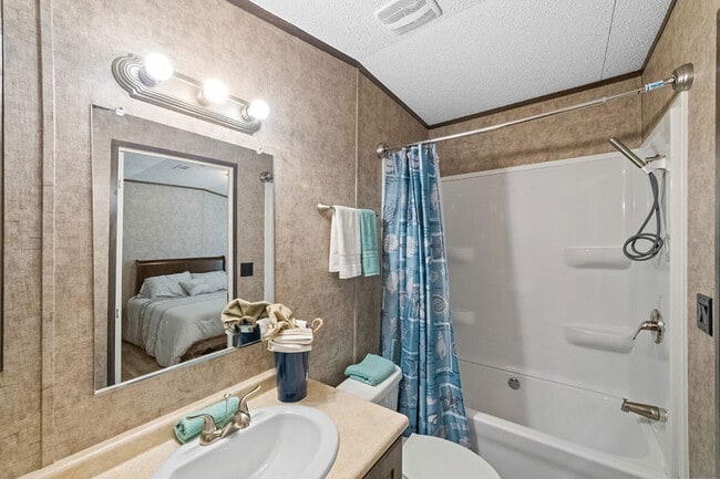 Bathroom - Flamingo Flats