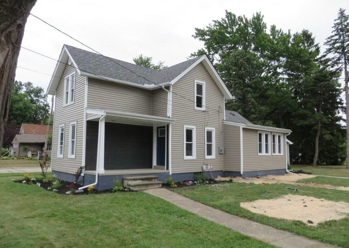 Primary Photo - 3153 Clague Rd