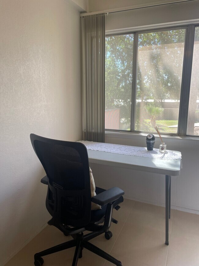 Foto del edificio - 351 E Thomas Rd