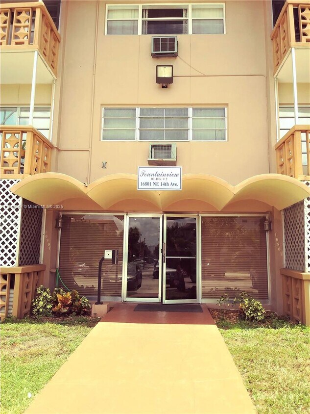 Foto principal - 16801 NE 14th Ave