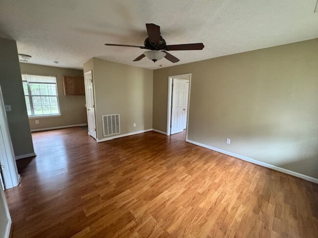 Foto del edificio - 753 Nelson Rd