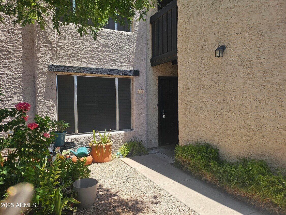 Foto principal - 1927 E Hampton Ave