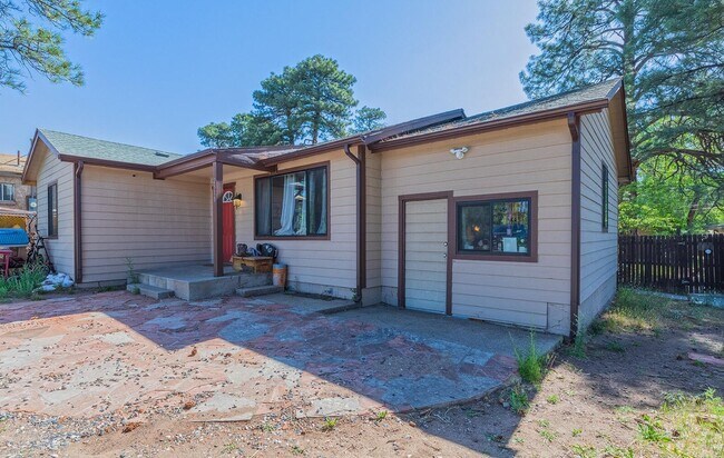 Entrada principal - 2518 N West St