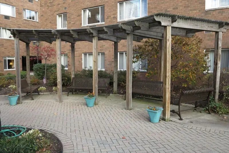 3100 Devonshire Rd Cleveland, OH 44109 – photo 2