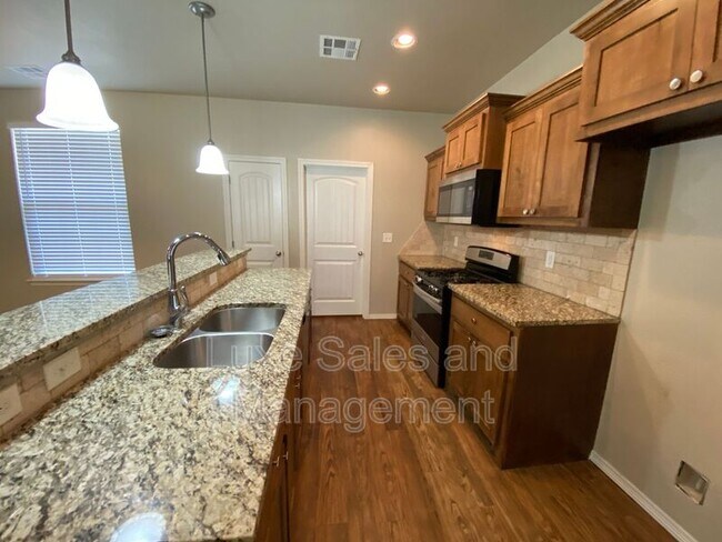 Building Photo - 12113 Stockdale Pl