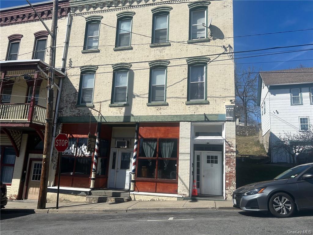 Foto principal - 12 Railroad Ave