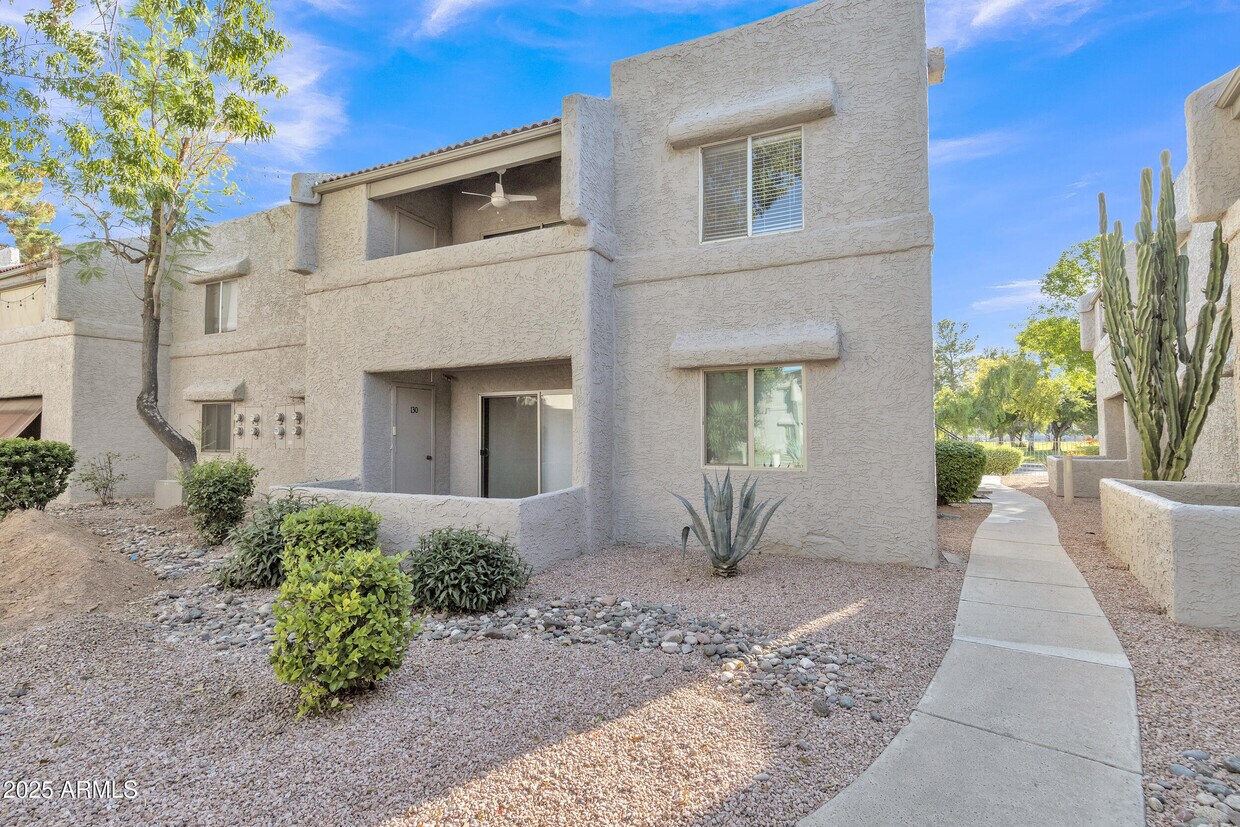 Foto principal - 4444 E Paradise Village Pkwy N