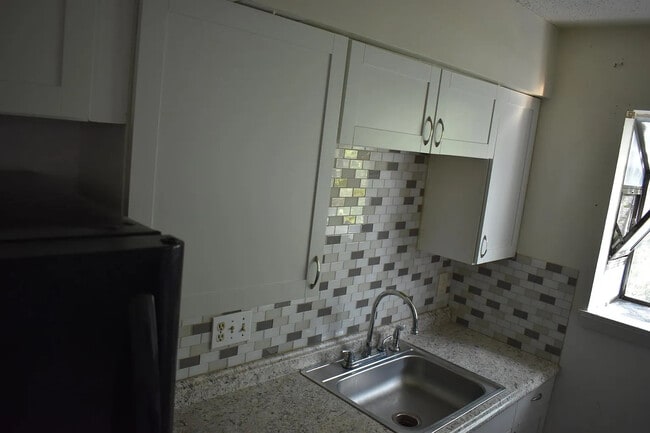 Foto del edificio - Room in Apartment on West Loop