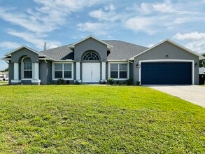 Building Photo - 854 SW Paar Dr