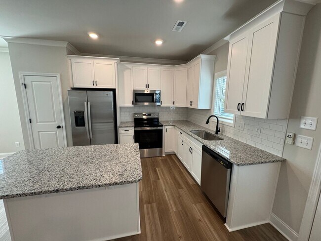 Foto del edificio - 49 Goldenrod Lp