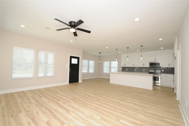 Foto del edificio - 8203 Gladstone St