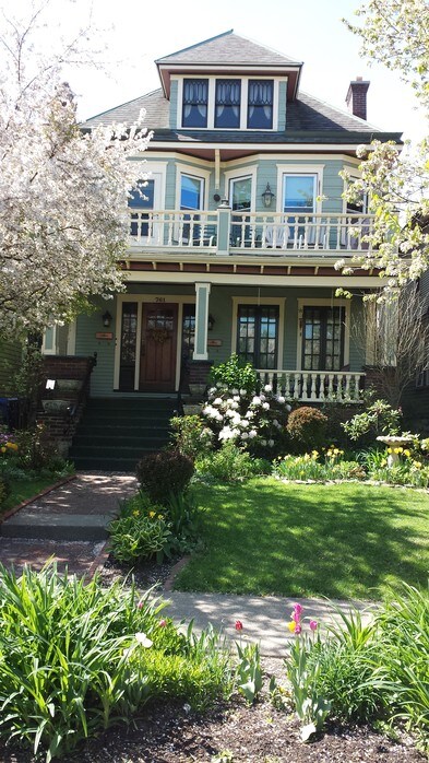 spring on Delavan - 761 W Delavan Ave