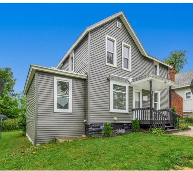 Front Yard - 309 2nd Ave