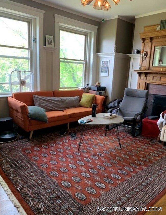 Foto del edificio - 96 Winthrop Rd