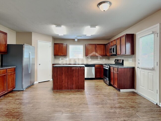 Building Photo - 6611 Dillon Dr