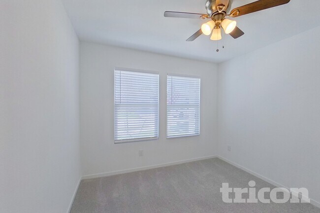 Building Photo - 1604 Parlier St