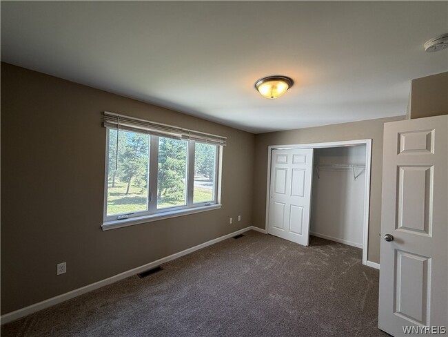 Building Photo - 723 Robin Rd