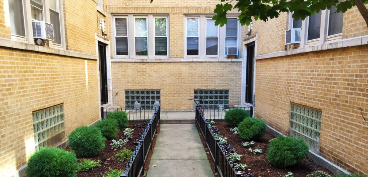 Building Photo - 2344 N KENNETH Ave