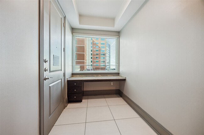 Foto del edificio - 9870 Gaylord Dr