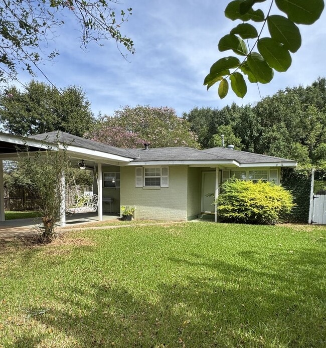 Building Photo - 5813 Starling Cir