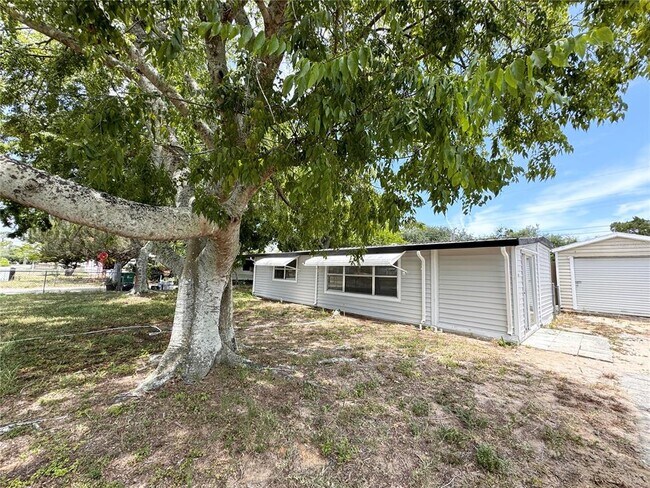 Foto del edificio - 3418 Brockett Rd