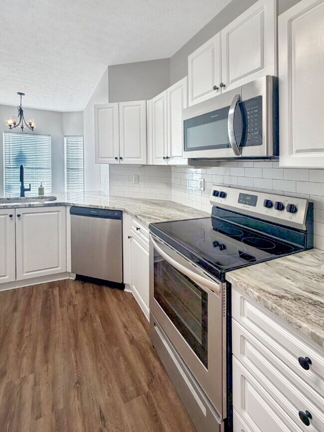 Foto del edificio - Beautifully Updated 3-Bedroom Home on 1.1 Acres in Gainesville