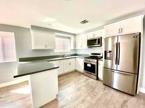 Foto del edificio - 1637 E 33rd St