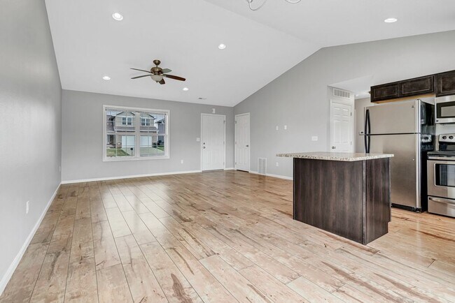 Foto del edificio - Summerland Twinhomes