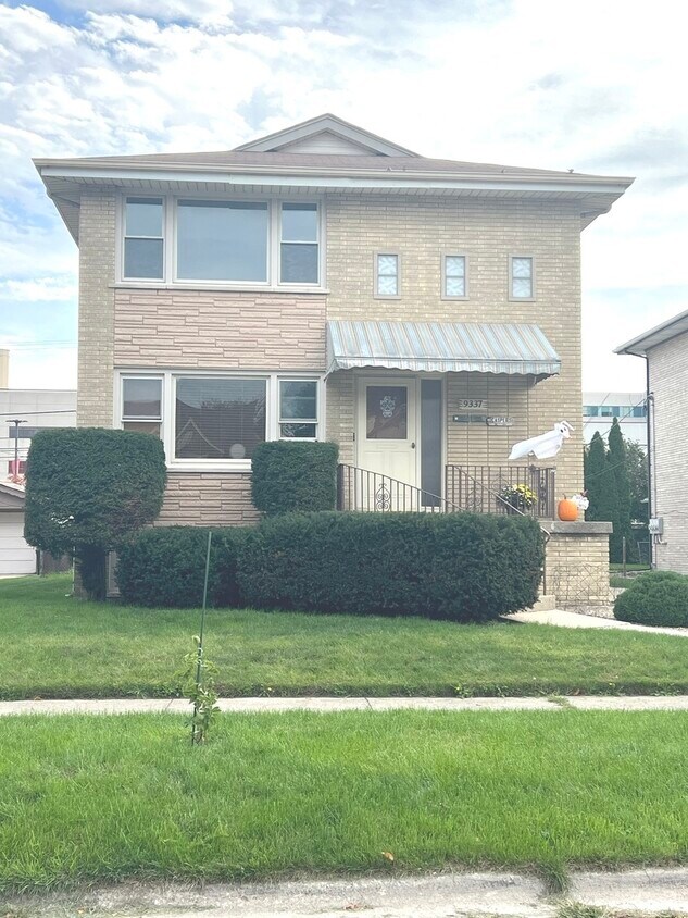 9337 Kolmar Ave, Oak Lawn, IL 60453 House Rental in Oak Lawn, IL