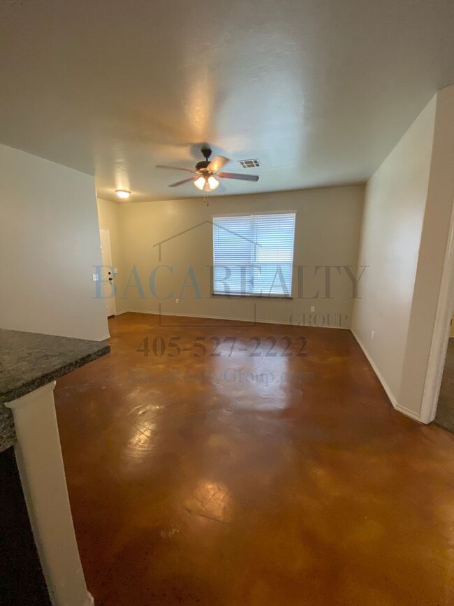 Building Photo - Move in Special!! 3br 2ba duplex with 2 ca...