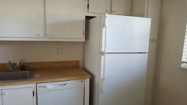 Building Photo - 2800 Fiore Way