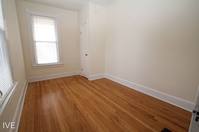 Building Photo - 10 Hanford Pl