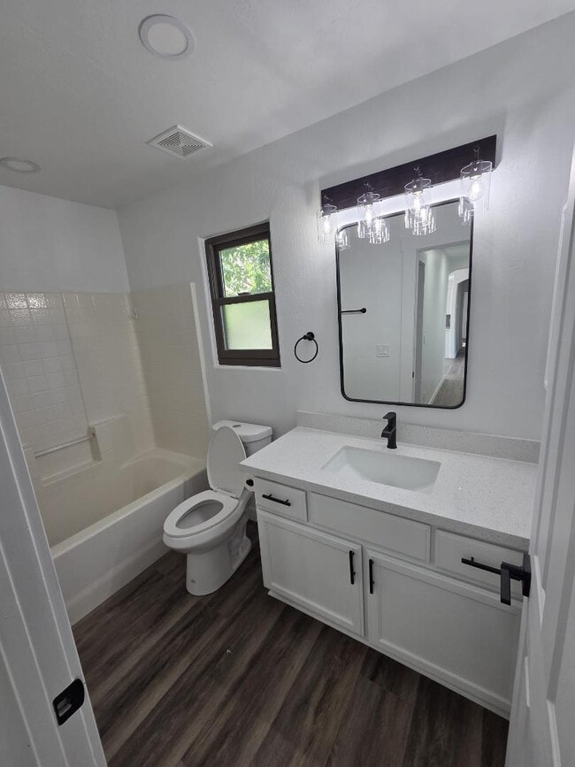 Foto del edificio - 5143 N Desert Ln